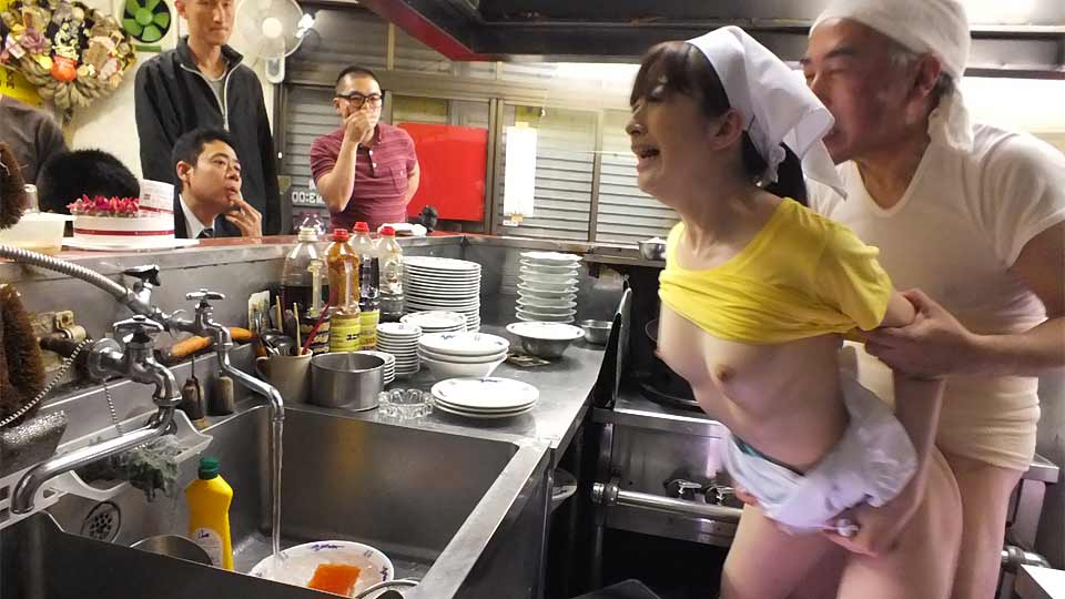 Helper Mimi Asuka pounded in a restaurant in public