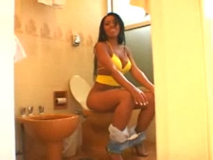 Naughty Brazilian Joyce Oliveira peeing