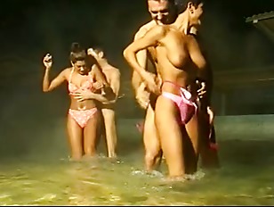 5 on 5 orgy in the Pool. Fisting. Peeing.