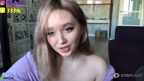 Estonian camgirl LiahSweety sticks a buttplug in & goes down on a dildo