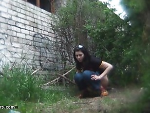 Outddor Voyeur Public Peeing Girls 4