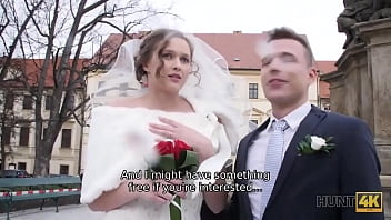 Cameraman meets Just married couple in Prague and offers money