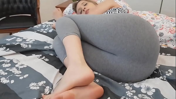 Vestindo calça legging para peidar melhor – Cum Tribute Brazil