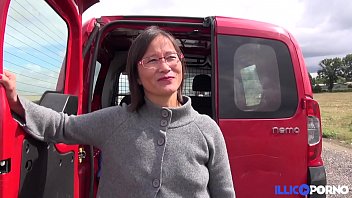 Asian Milf assfudked in the back of the truck