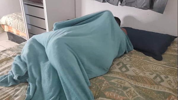 Couple getting up early in the morning to have hot sex