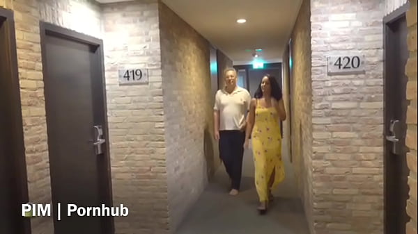 Porno girls Scarlett and Denniz were filmed.